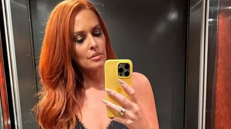 Η Σίσσυ Χρηστίδου υιοθέτησε το nail trend που πρέπει να δοκιμάσεις έστω και μία φορά φέτος το φθινόπωρο