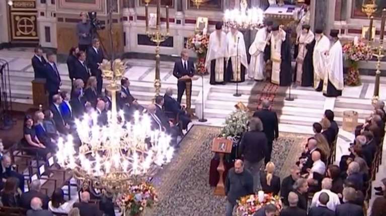 Διονύσης Σαββόπουλος: Με τη &quot;Συννεφούλα&quot; η πομπή για την ταφή - Μητσοτάκης: Υπήρξες χρονογράφος του νεοελληνικού ταξιδιού