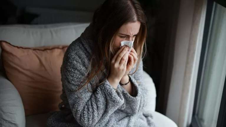 Υποφέρεις από συνάχι; Η γιατρός δείχνει το "κόλπο" για φυσική ανακούφιση