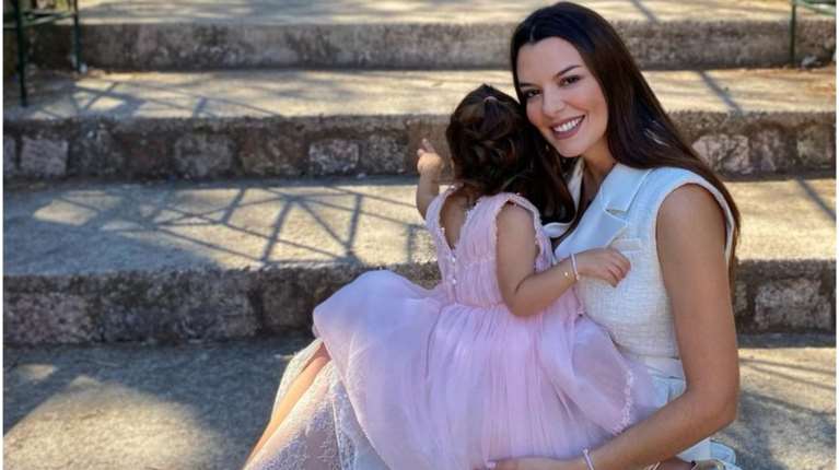 Θρίλερ για τη Νικολέττα Ράλλη: Άγνωστη γυναίκα της χτύπησε την πόρτα του διαμερίσματός της