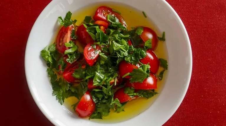 Τρως πάρα πολλές ντομάτες; 6 &quot;παρενέργειες&quot; που πρέπει να γνωρίζεις