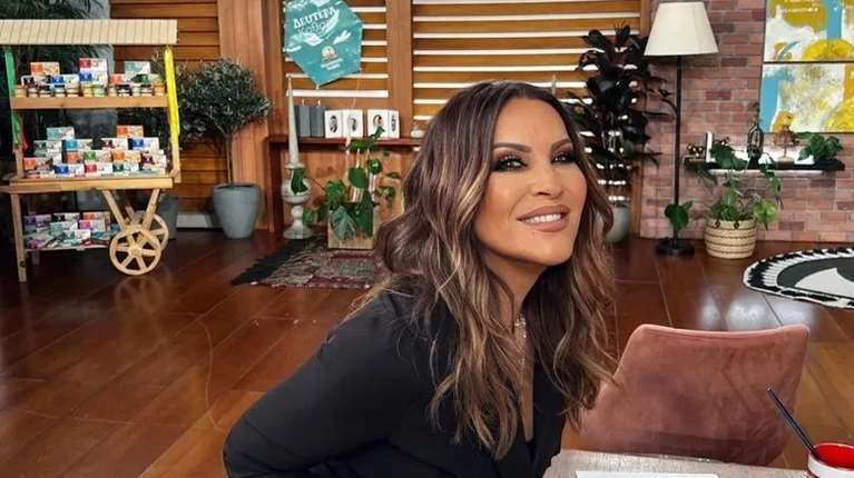 Η Ναταλία Γερμανού εμφανίστηκε με κοστούμι της Βάσιας Κωσταρά: Και μόλις βρήκαμε τη νέα μας εμμονή