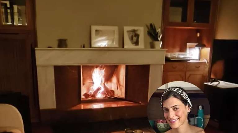 Χριστίνα Χειλά Φαμέλη: Το cosy σαλόνι της - Η λιτή διακόσμηση στο τζάκι και το πιο πρακτικό coffee table