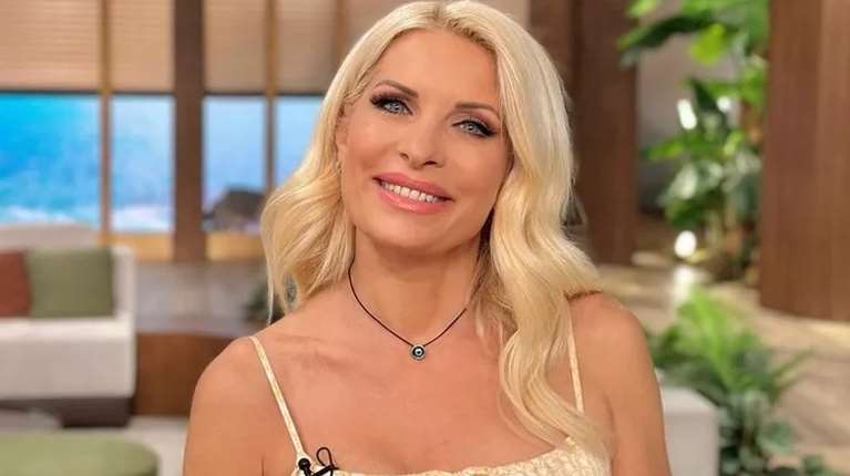 Η Ελένη Μενεγάκη με το μανικιούρ που δείχνει πάντα ακριβό