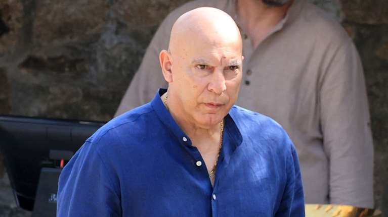 Η ανάρτηση του Νίκου Γκάλη μετά από βίντεο που τον δείχνουν σε αναπηρικό αμαξίδιο