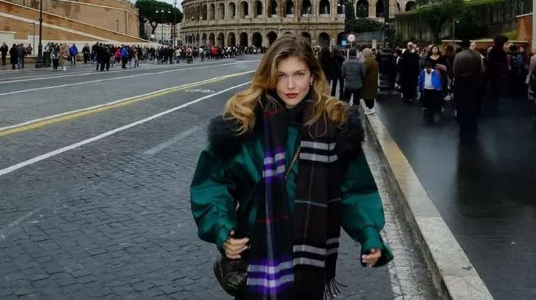 Κλέλια Ανδριολάτου: Με αυτό το αντηλιακό σέρουμ παραμένει πανέμορφη και νεανική