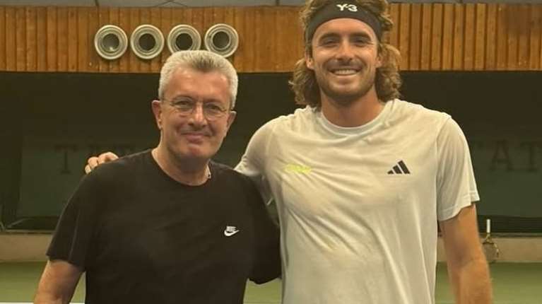 O Nίκος Χατζηνικολάου στο γήπεδο του τένις με τον Στέφανο Τσιτσιπά: &quot;Ε ναι λοιπόν. Τον κέρδισα...&quot;