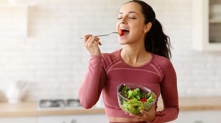 3 έξυπνοι τρόποι για να τρως πιο θρεπτικά καθημερινά, χωρίς να δυσκολεύεσαι