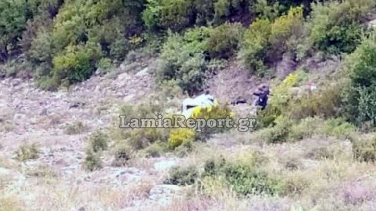 Τραγωδία στην Ευρυτανία: Αυτοκίνητο έπεσε σε γκρεμό 80 μέτρων - Νεκρός ένας 40χρονος, τραυματισμένη 12χρονη