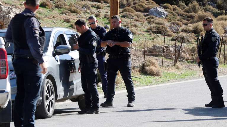 Βορίζια: Οι δυο οικογένειες συναντήθηκαν τυχαία, τσακώθηκαν και άρχισαν να πυροβολούν, λέει η εκπρόσωπος της ΕΛΑΣ