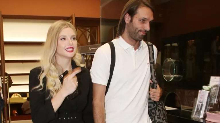 Κωνσταντίνα Κομμάτα - Γιώργος Σαμαράς: Η ανατρεπτική εμφάνιση, δυο μήνες μετά τον ερχομό του δεύτερου παιδιού τους