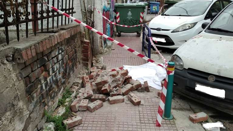 Λάρισα: &quot;Ποινές-χάδι&quot; για τον θάνατο του 22χρονου που καταπλακώθηκε από τοίχο - Ξέσπασαν οι γονείς του