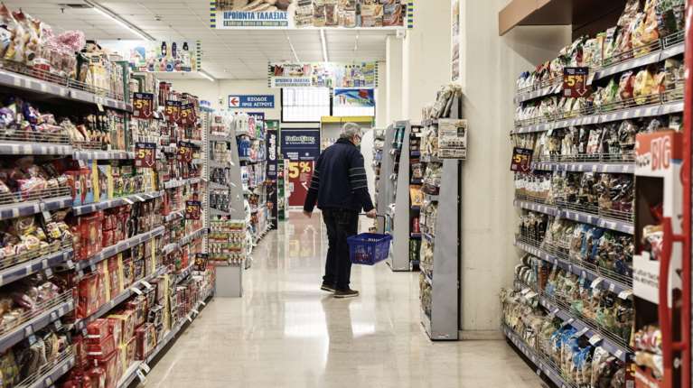 Αντιδρούν τα σούπερ μάρκετ στη μείωση τιμών 1.000 προϊόντων: &quot;Να σταματήσει ο κρατικός παρεμβατισμός&quot;