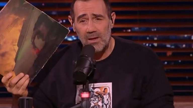 Κανάκης στον αέρα του "Βινυλίου": "Υπάρχει διαρροή, κάτι μυρίζει, ζαλίζομαι και δεν κάνω πλάκα" [βίντεο]