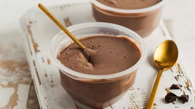 Σοκολατένια σιμιγδαλόκρεμα του λεπτού - Με μόνο 160 θερμίδες