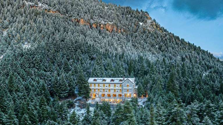 Ένας Έλληνας φωτογράφος, έγινε θέμα στους New York Times απαθανατίζοντας ξενοδοχεία