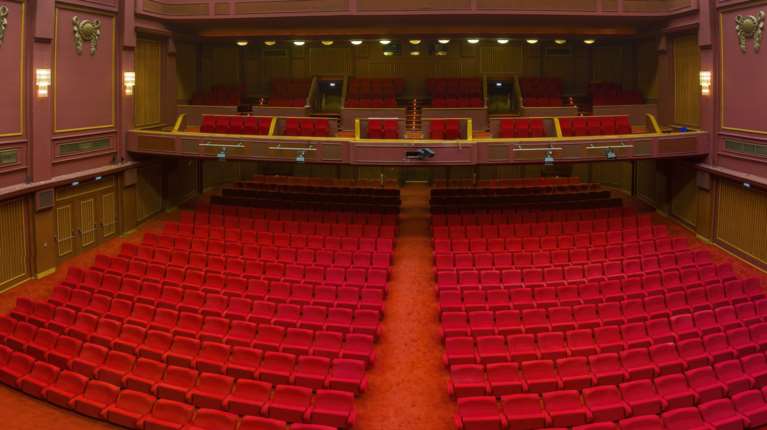 Θέατρα: Κλειστά το Σάββατο λόγω απεργίας των ηθοποιών - Αντιδράσεις από ΕΝΘΕΠΑ και ΠΕΘ