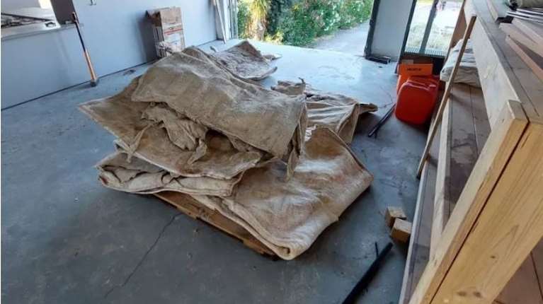 Κύκλωμα κοκαΐνης: Το κόλπο με τα αποξηραμένα δέρματα βοοειδών - Τα πρόσωπα και το χημικό εργαστήριο των Σπάτων