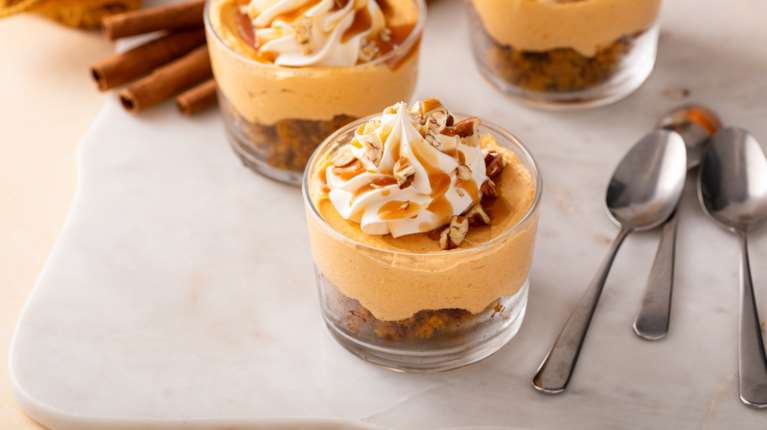 Αυτά τα λαχταριστά mini cheesecakes καραμέλας του Άκη δεν θέλουν ψήσιμο και έχουν μόνο 3 υλικά - Φανταστικό γλυκό στη στιγμή