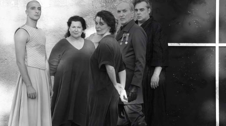 Η Ανδρομάχη της Μαρίας Πρωτόπαππα δεν σωπαίνει – Από τις στάχτες του πολέμου, η γυναικεία αντοχή γίνεται πολιτικό κατηγορώ