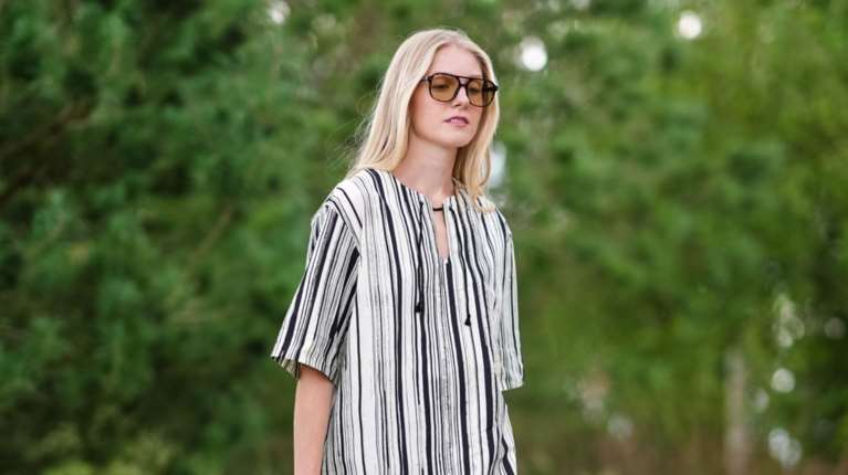 Τα must have λινά κομμάτια με έκπτωση για να αντιμετωπίσεις τον καύσωνα με στιλ