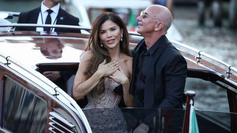 Τζεφ Μπέζος: Φιλοδώρημα 45.000 ευρώ φέρεται να άφησε στο ξενοδοχείο της Βενετίας όπου έμεινε για τον γάμο του