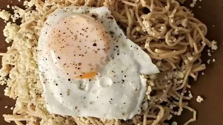 Μακαρονάδα τσουχτή: Η light εκδοχή που συστήνει και η διατροφολόγος!