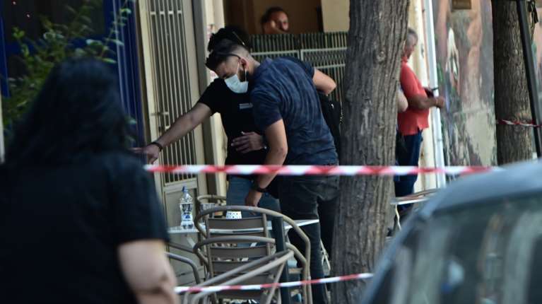 Δύο εμπρηστικές επιθέσεις το βράδυ με γκαζάκια στον Κολωνό:  Πιθανά τα οπαδικά κίνητρα