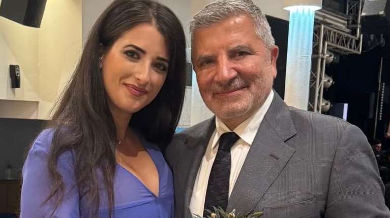 Γιώργος Πατούλης: Οικογενειακές διακοπές στη Νάξο - Με λεοπάρ καφτάνι η σύζυγός του