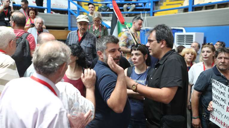 Συνέδριο ΣΥΡΙΖΑ: Παρέμβαση εργαζομένων στο &quot;Κόκκινο&quot; και την &quot;Αυγή&quot; - Ψήφισμα για την καταβολή των δεδουλευμένων τους