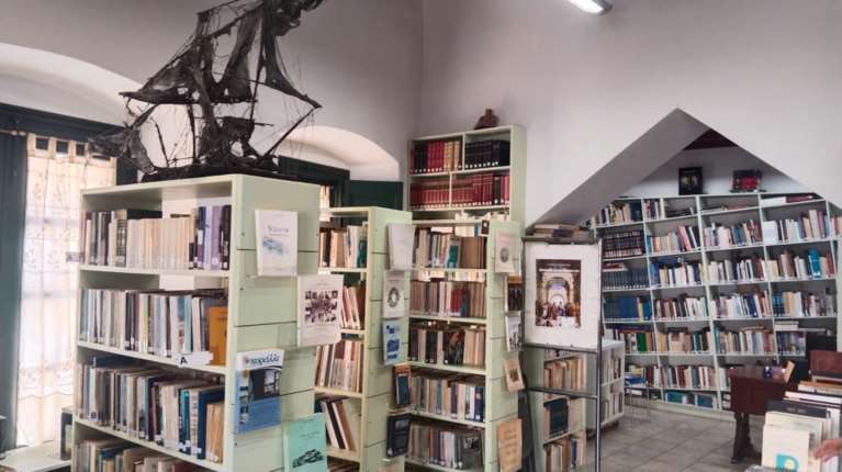 Η δημοτική βιβλιοθήκη Λέρου, μια ζωντανή &quot;κιβωτός&quot; γνώσης με πάνω από 21.000 τίτλους βιβλίων