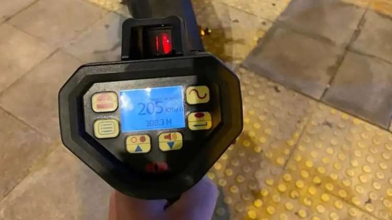 Λεωφ. Μαραθώνος: 30χρονος έτρεχε με 205 χλμ με μηχανή – Του είχε αφαιρεθεί το δίπλωμα για κράνος