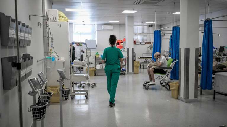 Εξαρση της γρίπης στην Ελλάδα: Μεγάλη διασπορά στα παιδιά - Ανεμβολίαστοι όσοι μπαίνουν στις ΜΕΘ