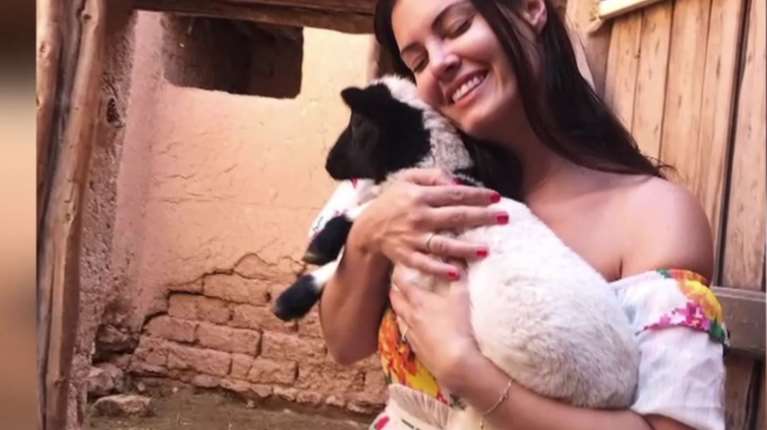 Μαρία Κορινθίου: &quot;Τα άλογα είναι δάσκαλοι ζωής&quot; - &quot;Ήθελα η κόρη μου να μεγαλώσει με αγάπη για τα ζώα&quot;