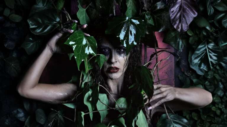 "Τι γίνεται όταν μία κατσαρίδα ξυπνήσει μεταμορφωμένη σε Κάφκα;"