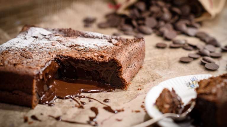 Πώς θα πετύχεις το τέλειο υγρό κέικ σοκολάτας βήμα-βήμα