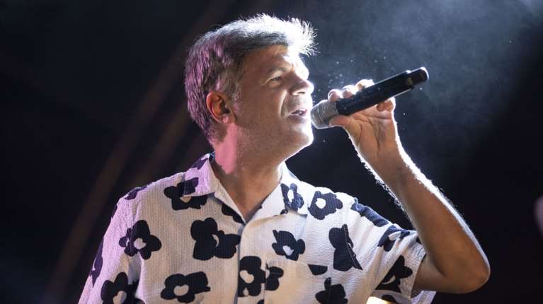 Ο Φοίβος Δεληβοριάς στο πλευρό του Πάνου Ρούτσι - &quot;Νίκησε ο γλυκός και σοβαρός αυτός άνθρωπος&quot;