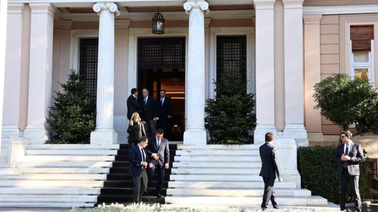 Τα μυστικά γκάλοπ του Μαξίμου δεν δείχνουν άνοδο της κυβέρνησης μετά τη ΔΕΘ, γράφει ο Γιώργος Παπαχρήστος