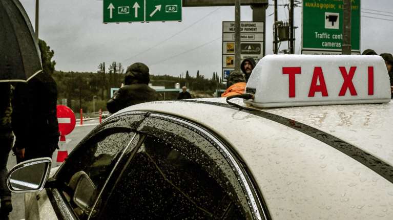 Ταξί: Αναστέλλεται η απεργία - Κυκλοφορούν κανονικά σήμερα λόγω της κακοκαιρίας