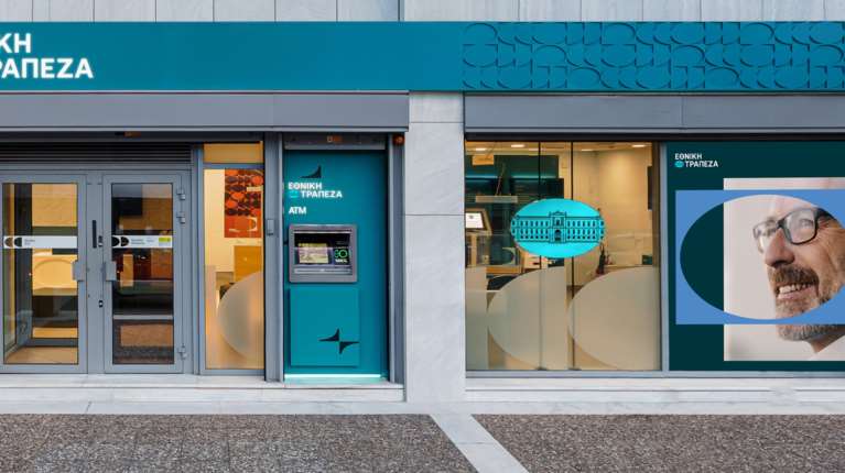 Η Εθνική Τράπεζα απαντά για τον &quot;λογαριασμό προνομίων&quot; - Τι ισχύει για τη μηνιαία χρέωση 0,80 ευρώ στους πελάτες της