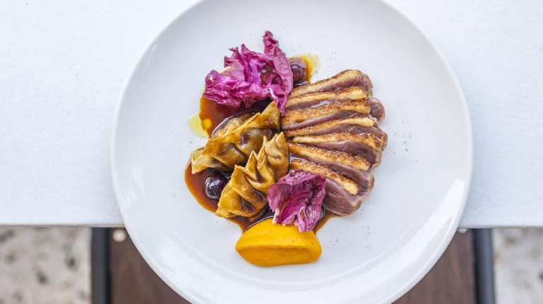 Φούρνος το πρωί, εστιατόριο το βράδυ: Γιατί το More Φίλings στο Κουκάκι αξίζει την προσοχή σου