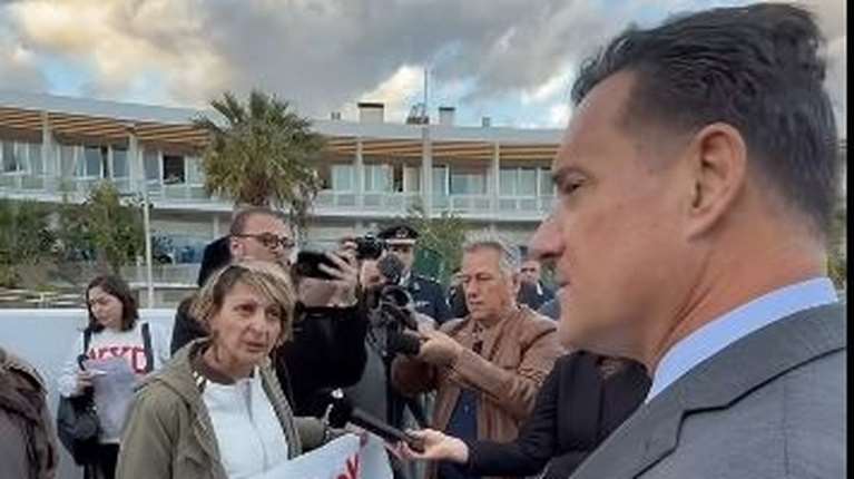 Γεωργιάδης στο Άργος: Διαμαρτυρία για τη... φρεγάτα Κίμων - "Δεν έχω αρμοδιότητα για ΝΑΤΟϊκές αποστολές"