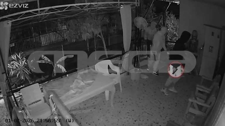 Νέα Πέραμος: Φόβος και τρόμος με την σπείρα που "ανοίγει" σπίτια - Βίντεο ντοκουμέντο