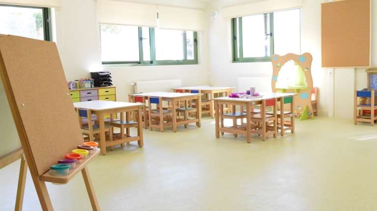 Απίστευτο: Νοίκιαζαν σπίτι σε νηπιαγωγό από Δευτέρα έως Παρασκευή  στην Τήνο– &quot;Το Σαββατοκύριακο αξιοποιείται τουριστικά&quot;