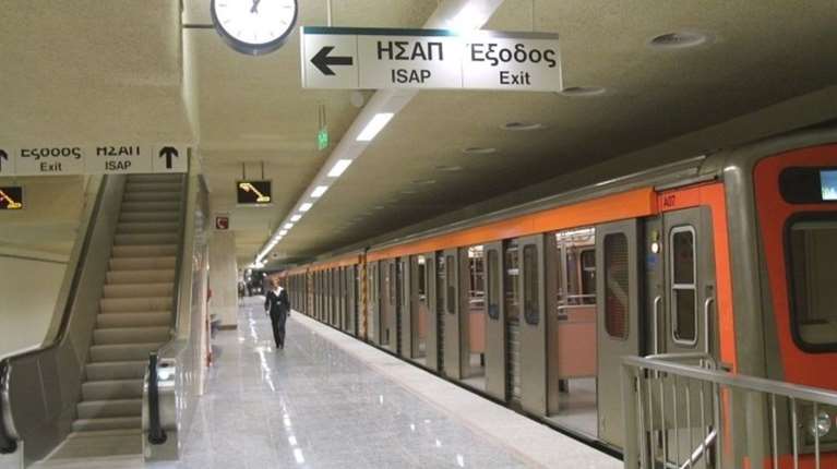 Εκκενώθηκε συρμός του μετρό στο Μοναστηράκι - Έβγαζε καπνούς λόγω υπερθέρμανσης των φρένων