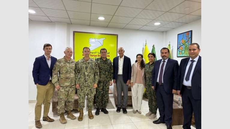 Χαμός στην Τουρκία με τον Αμερικανό πρέσβη που φωτογραφήθηκε με Κούρδους αντάρτες- Σε χάρτη που δείχνει την Αλεξανδρέττα εκτός Τουρκίας