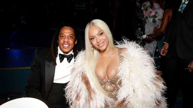 Πιάστηκε απροετοίμαστη η Μπιγιονσέ: Η αυθόρμητη γκριμάτσα της στα Grammy που έκανε τον γύρο του διαδικτύου