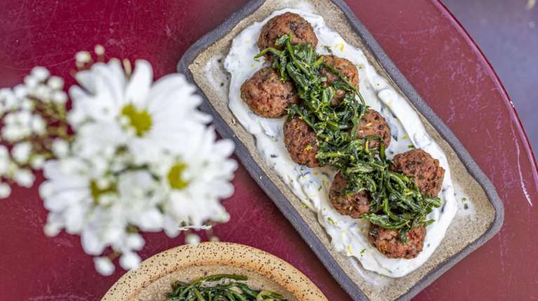 Φαγητό μιας άλλης εποχής στο Κουκάκι: Η νεο-ταβέρνα που αξίζει της προσοχής σου