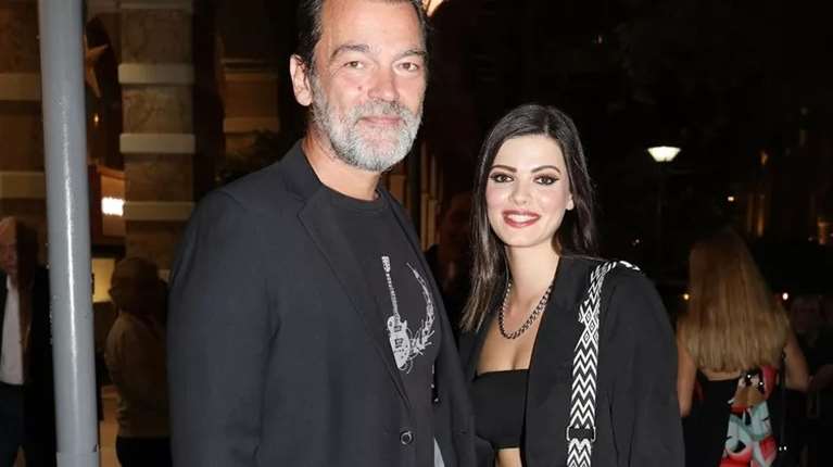 Τζένη Καζάκου: Αναβιώνει την αγαπημένη σκηνή της Τζένης Καρέζη από το &quot;Δεσποινίς Διευθυντής&quot;