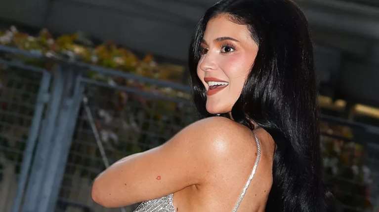 Kylie Jenner: Η ανέξοδη beauty συνήθειά της για τις red carpet εμφανίσεις που έγινε viral